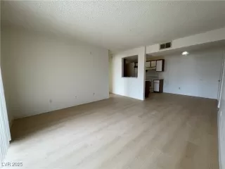 Photo #4: 2648561 Listing 