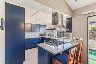 Photo #4: 2648637 Listing