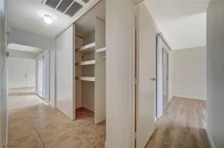 Photo #4: 2648655 Listing