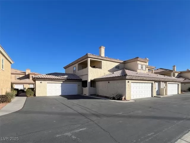 MLS: 2648681 Condo For Sale