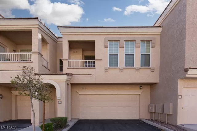 MLS: 2648711 Condo For Sale