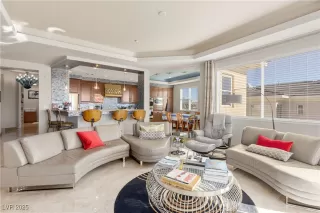 Photo #2: 2648738 Listing