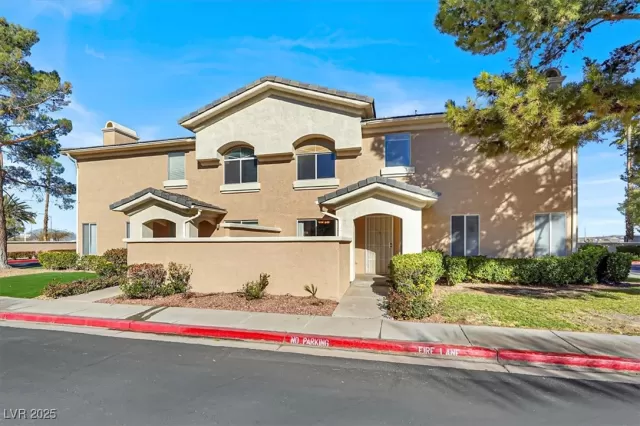 MLS: 2648757 Condo For Sale