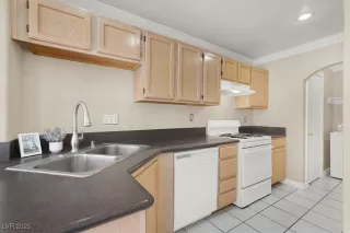 Photo #6: 2648757 Listing