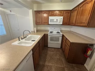 Photo #4: 2648801 Listing 