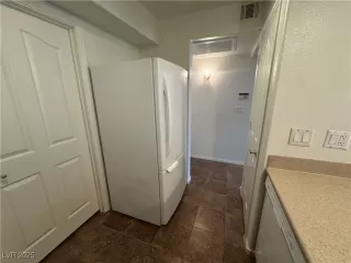 Photo #6: 2648801 Listing 