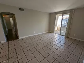 Photo #3: 2648806 Listing 