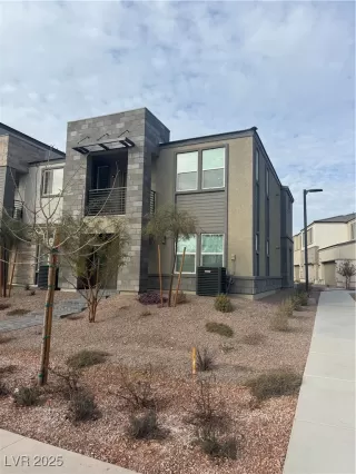 Photo #1: 2648808 Listing 