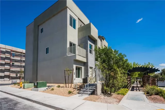 MLS: 2648823 Condo For Sale