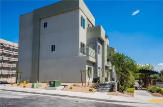 Photo #3: 2648823 Listing 