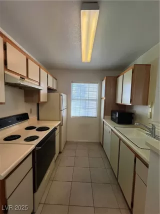 Photo #3: 2648855 Listing