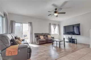 Photo #3: 2648934 Listing