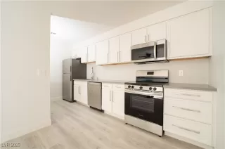 Photo #5: 2648945 Listing