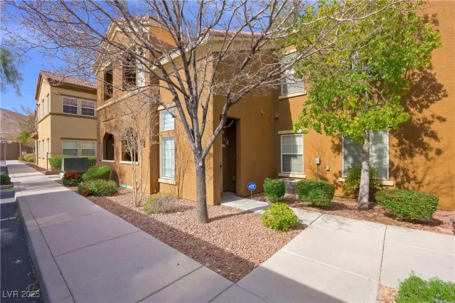 MLS: 2648968 Condo For Sale