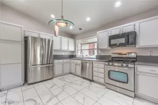 Photo #6: 2648993 Listing 