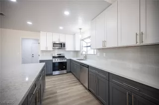 Photo #5: 2649002 Listing