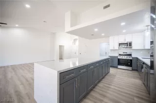 Photo #6: 2649002 Listing