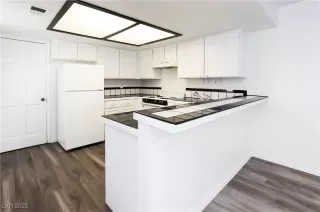 Photo #5: 2649011 Listing 