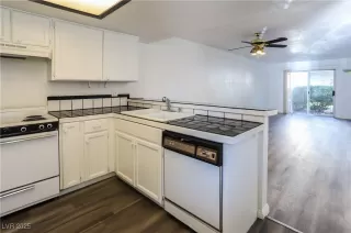 Photo #6: 2649011 Listing 