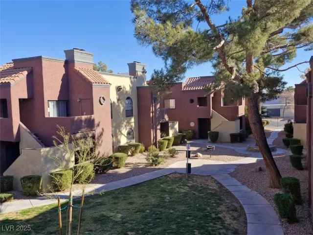 MLS: 2649048 Condo For Sale