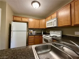 Photo #2: 2649104 Listing