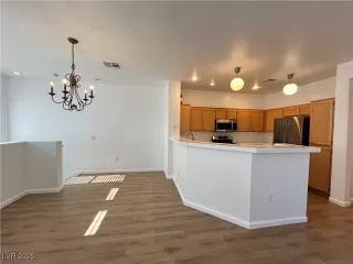 Photo #2: 2649106 Listing 