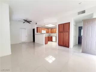 Photo #2: 2649107 Listing 