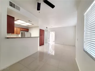 Photo #3: 2649107 Listing 