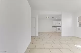 Photo #4: 2649110 Listing