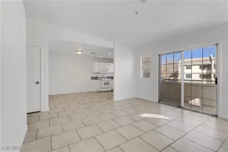 Photo #5: 2649110 Listing