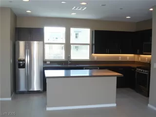 Photo #4: 2649163 Listing