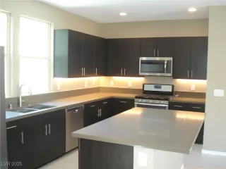 Photo #6: 2649163 Listing
