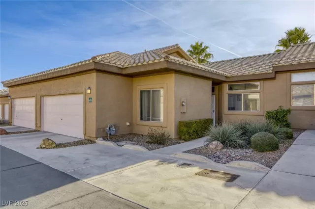 MLS: 2649331 Condo For Sale