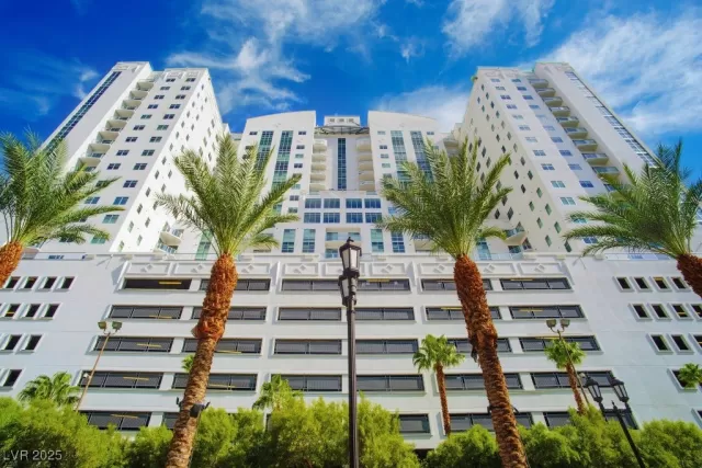 MLS: 2649400 Condo For Sale