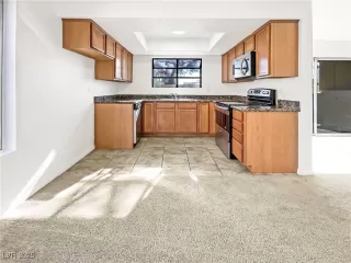 Photo #5: 2649428 Listing