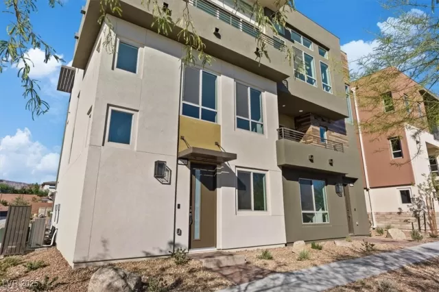 MLS: 2649520 Condo For Sale