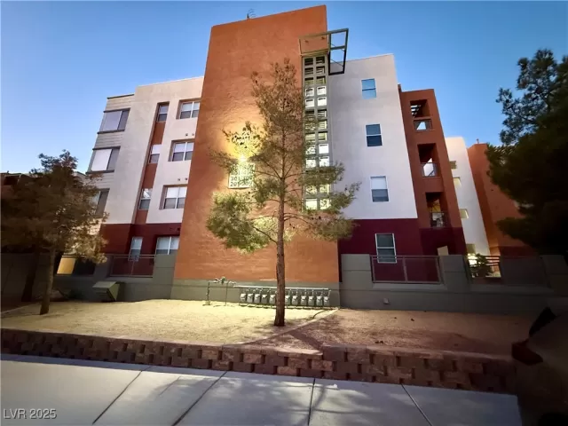 MLS: 2649533 Condo For Sale