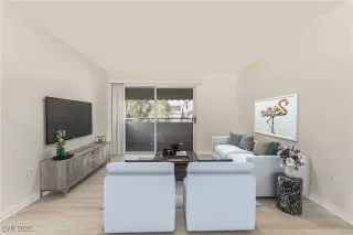 Photo #2: 2649630 Listing