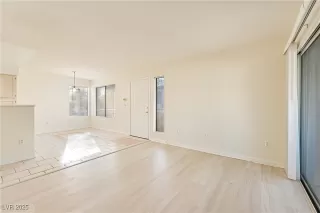 Photo #5: 2649630 Listing