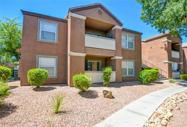 MLS: 2649653 Condo For Sale