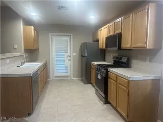 Photo #3: 2649655 Listing