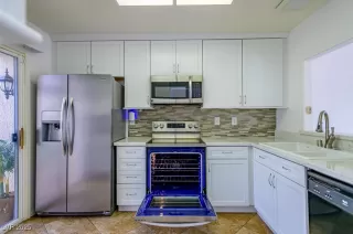 Photo #4: 2649704 Listing