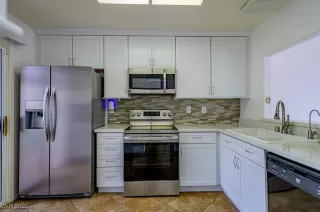 Photo #5: 2649704 Listing