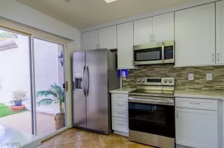 Photo #6: 2649704 Listing