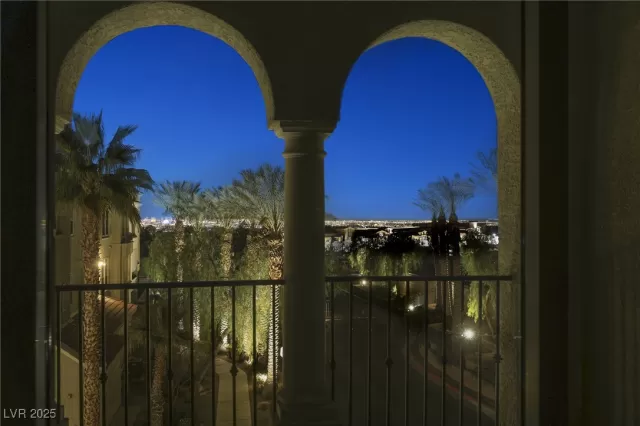 MLS: 2649711 Condo For Sale