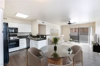 Photo #2: 2649728 Listing