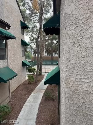 Photo #1: 2649800 Listing