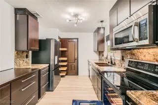 Photo #6: 2649813 Listing