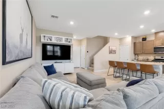 Photo #3: 2649815 Listing