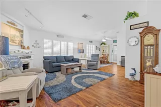 Photo #4: 2649844 Listing